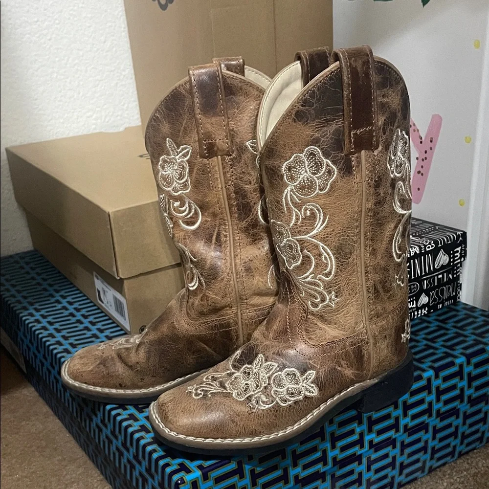 Shyanne Brown Kids Western Boots with Cream Floral Stitching